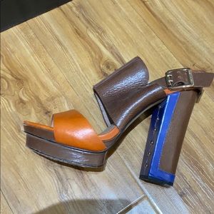 Vince camuto size 9 1/2 chunky heel sandals
